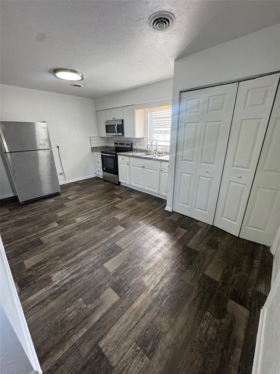 Building Photo - 1640 NE 71st Pl