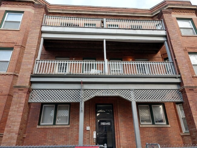 Primary Photo - 6219 S Rhodes Ave