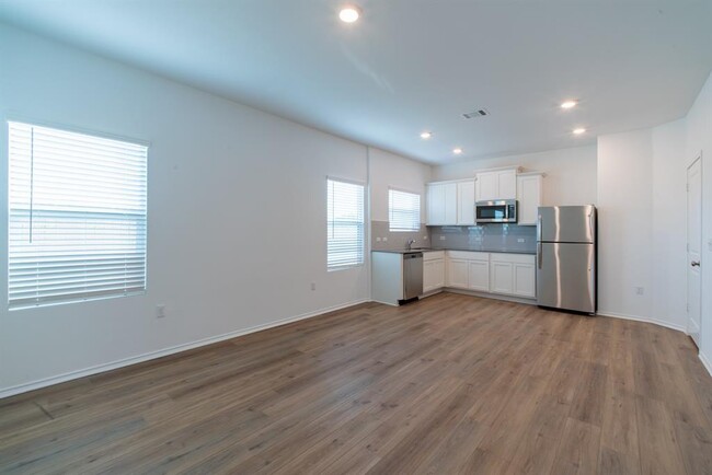 Building Photo - 10500 Steinbeck Dr