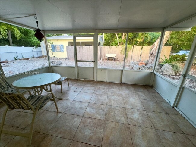 Building Photo - 786 Bostwick Dr