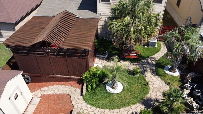 Building Photo - 10919 Fox Crest