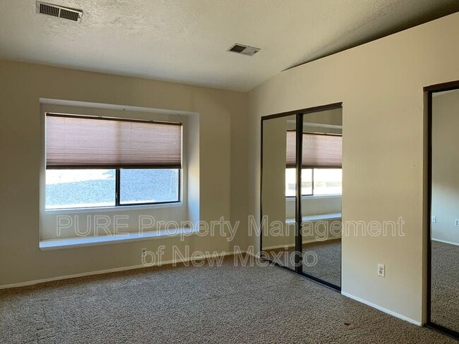 Building Photo - 4556 Platinum Dr NE