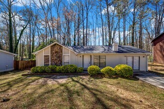 Building Photo - $500 OFF BACK TO SCHOOL SECIAL - SPACIOUS ...