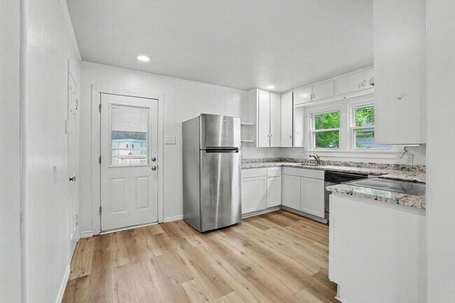 Building Photo - Charming 3-Bedroom Home in Sherman Available NOW!