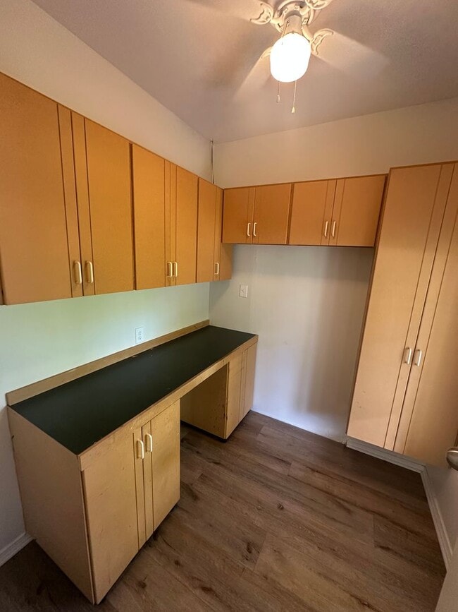 Building Photo - Gorgeous 3 Bedroom South Highland Home wit...