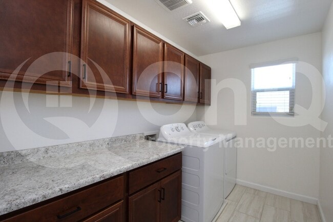 Building Photo - 24758 W Huntington Dr