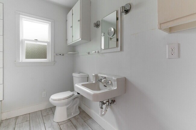 Building Photo - 2625 Gunnison St