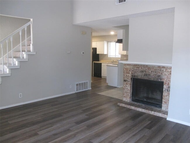 Building Photo - 509 Algerita Dr