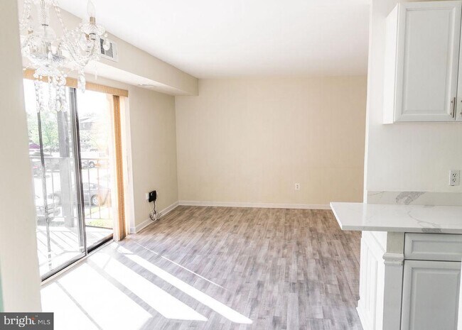 Building Photo - 7618 Savannah St