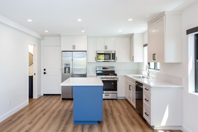 Building Photo - 2610-2612 Juan Street