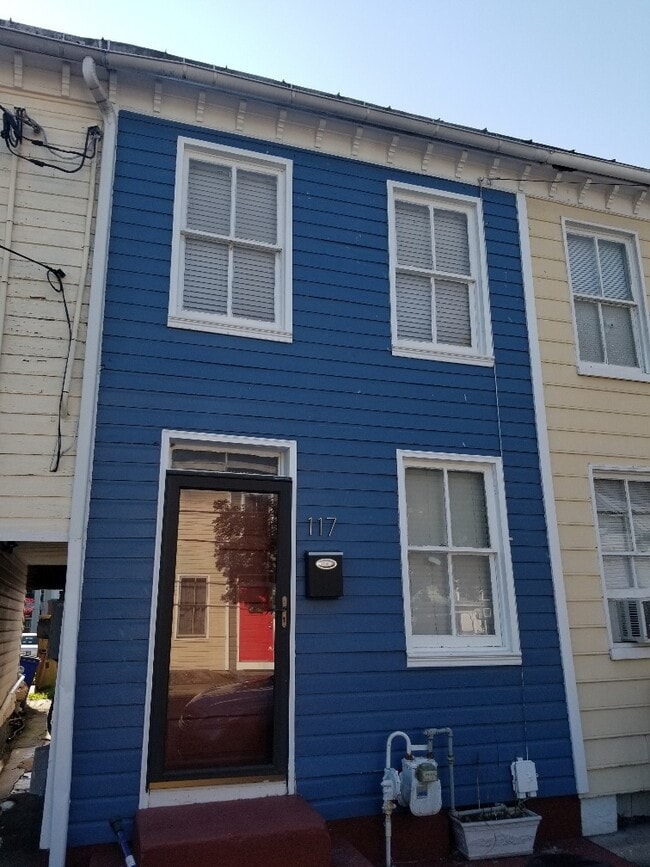 Primary Photo - 117 Water St