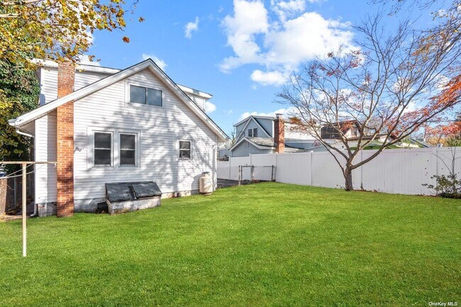 Building Photo - 14 Corona Rd