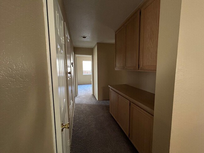 Building Photo - Spacious single story 3 bedroom home seeking new family!