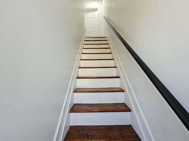 Building Photo - Fully Rehabbed 3 bedroom 2 bathroom house ...