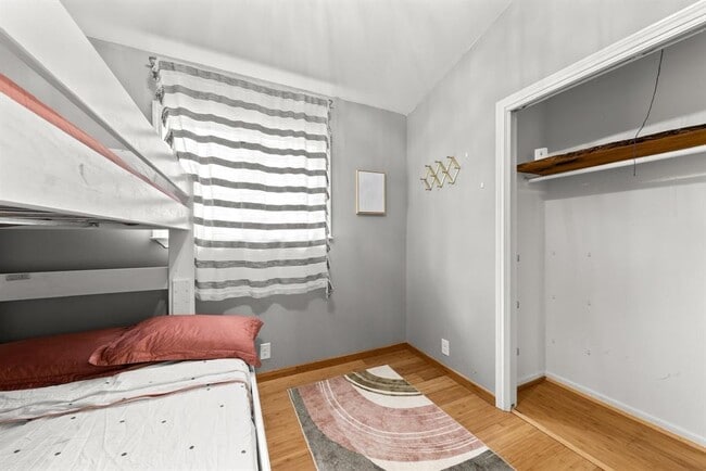 Building Photo - 28 W Inwood Forest Dr