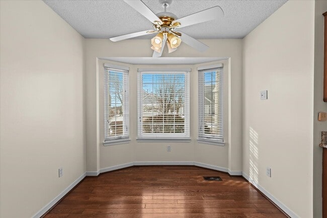 Building Photo - 31112 Columbia Dr