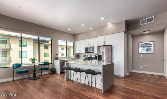 Building Photo - 7300 E Earll Dr