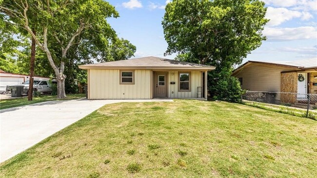 Building Photo - 2807 Terrace Dr