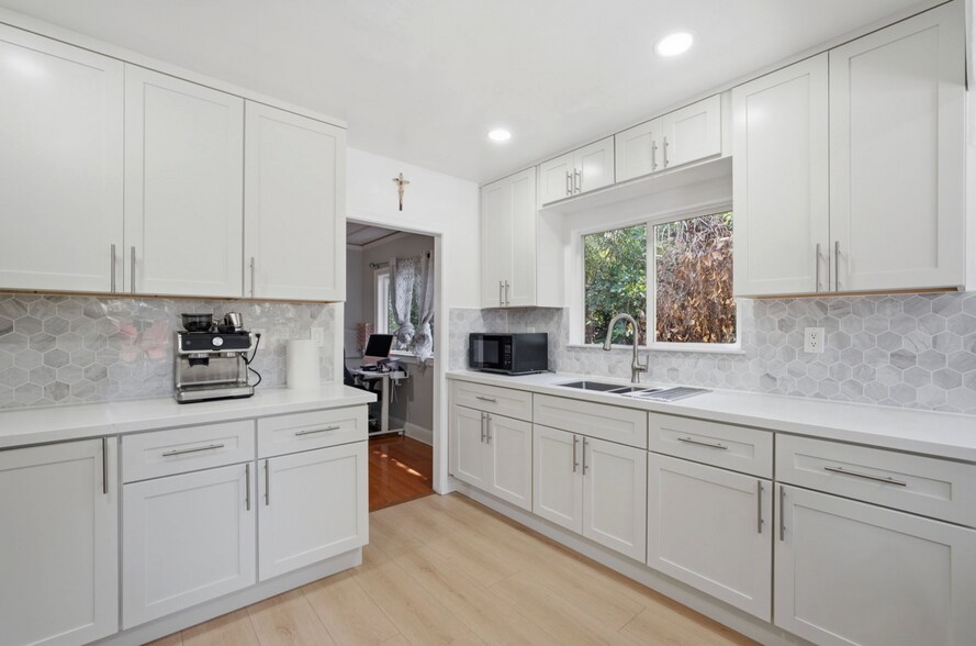 Building Photo - 5745 Holway Ct