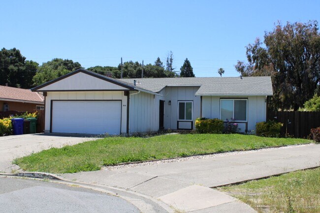 Building Photo - 130 Aster Ct