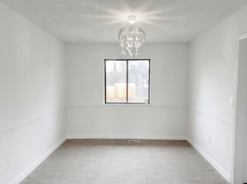 Building Photo - 6288 Fence Row Ln