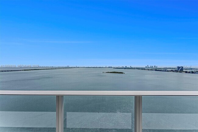 Building Photo - 700 NE 24th St