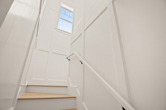 Building Photo - 18 Playalinda Court