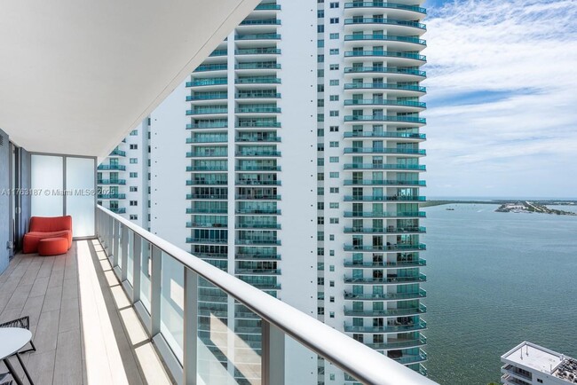 Building Photo - 1300 Brickell Bay Dr