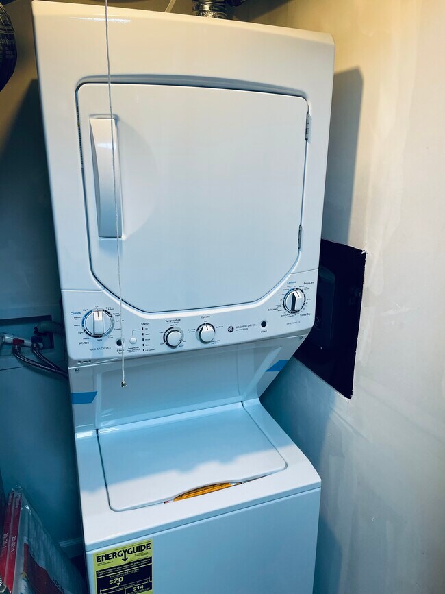 Building Photo - 1504 Stamm Ave