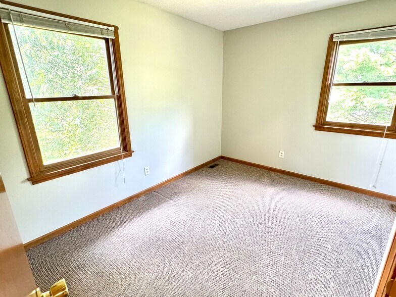 Building Photo - 6791 Pleasantview St NE