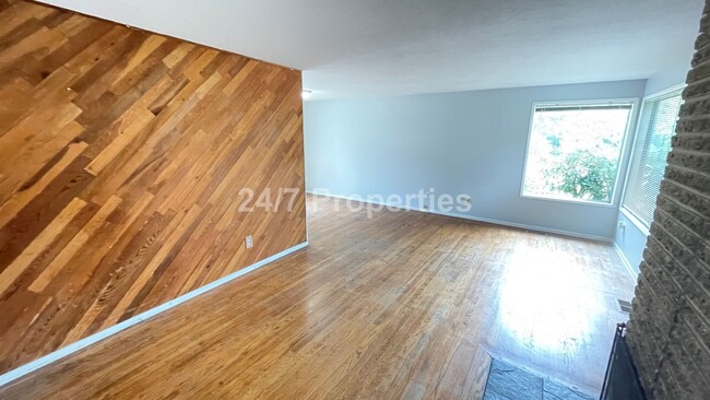 Building Photo - Charming 3 BD | 2 BA House with Large Back...