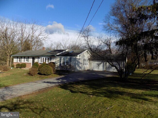 Building Photo - 3168 Middle Creek Rd