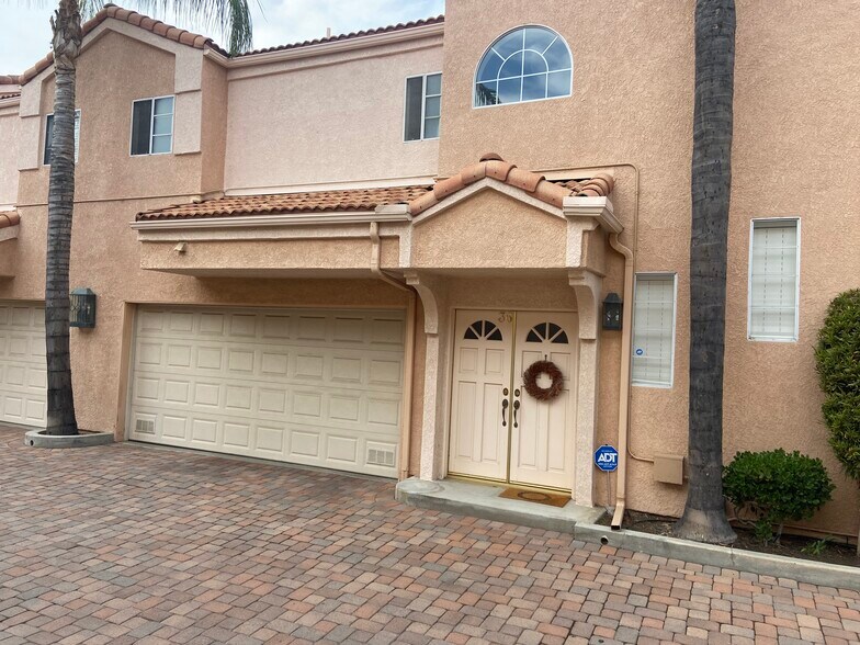 Building Photo - 5200 White Oak Ave