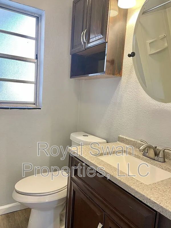 Building Photo - 114 Azalea St