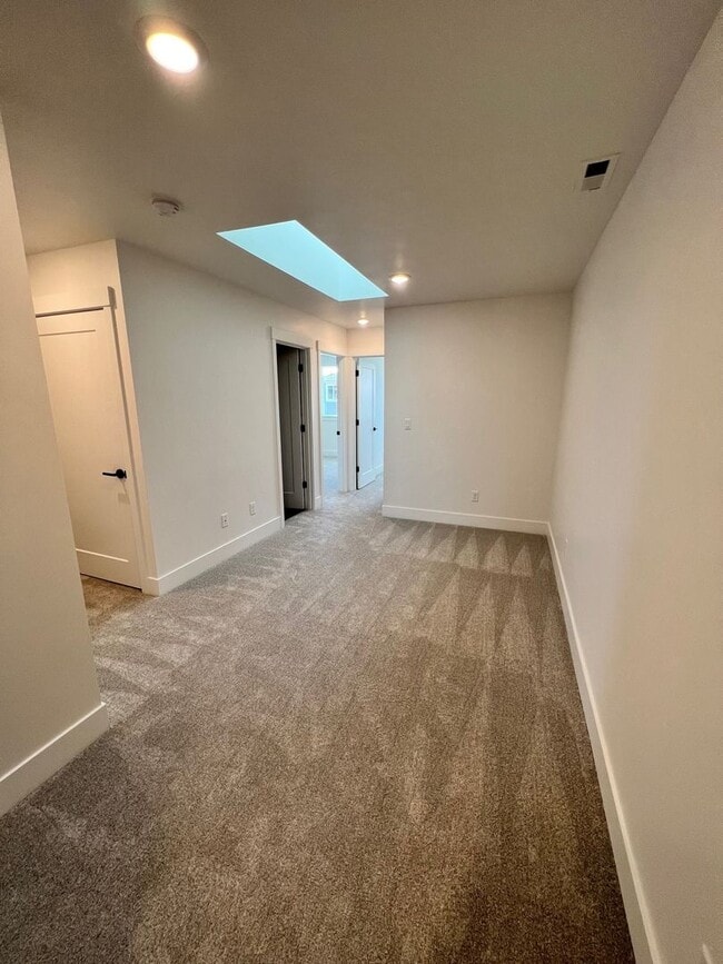 Building Photo - Petrosa 3 Bedroom Townhome