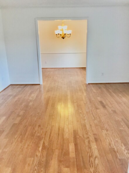 Building Photo - 6801 Chepstow Ct