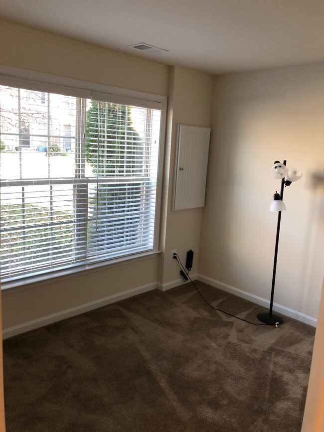 first floor bedroom - 9814 Smithview Pl