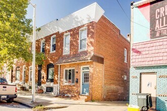 Building Photo - Spacious End Unit Townhouse with Deck and Storage in Highlandtown