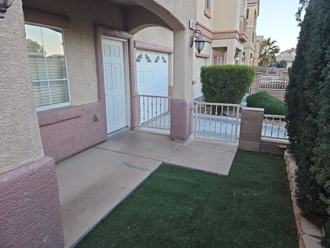 Building Photo - Beautiful 2 bedroom 2.5 bath !