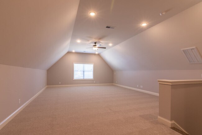 Building Photo - 290 Hutch Ct