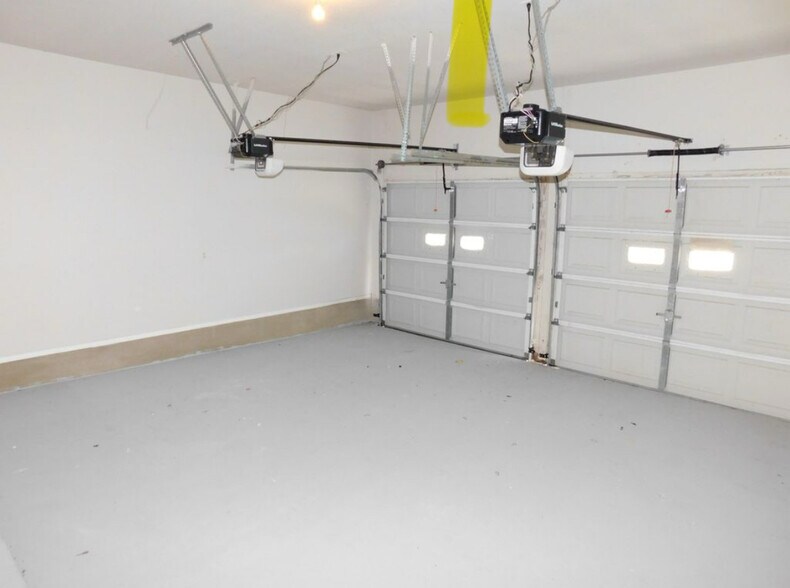 Building Photo - 703 Thrush Dr