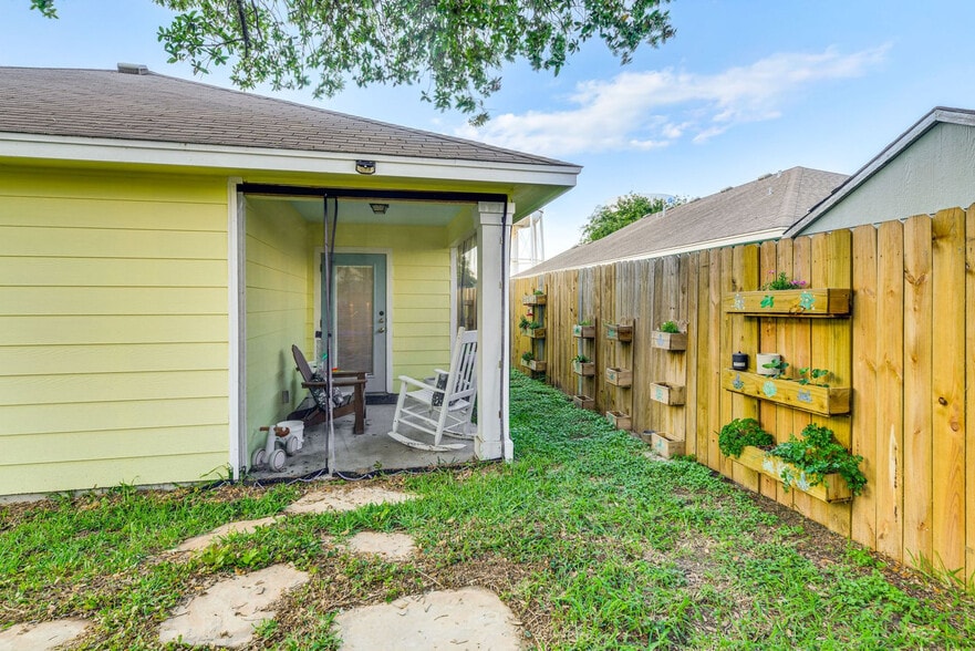 Building Photo - 1509 Oak Harbor Dr
