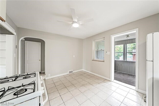 Building Photo - 3837 Mayfield Rd