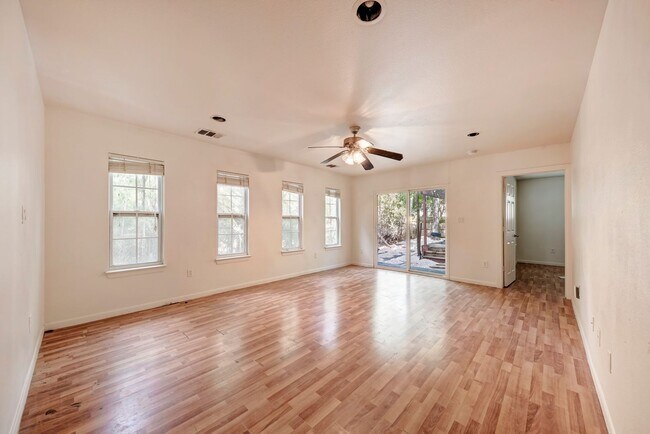 Building Photo - 3106 King St