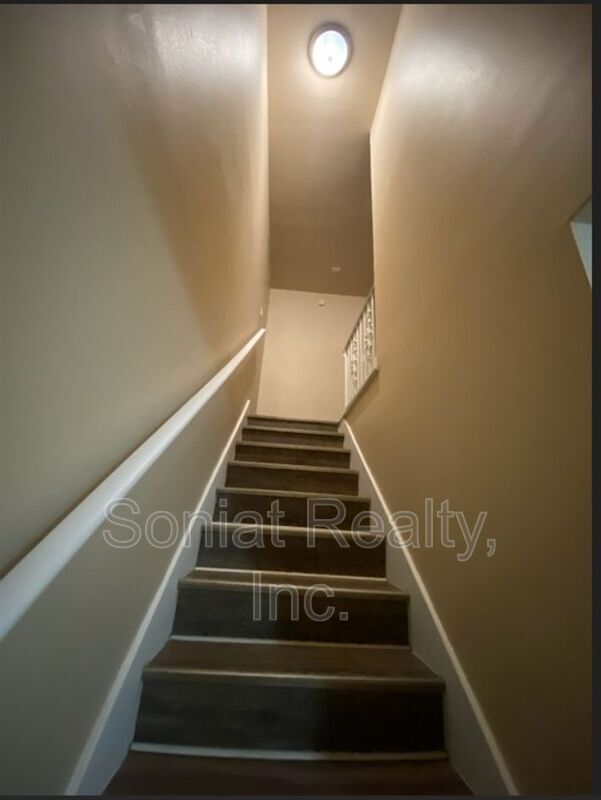 Building Photo - 7202 Salem Dr