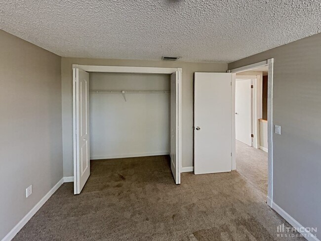 Building Photo - 15927 Mystic Way