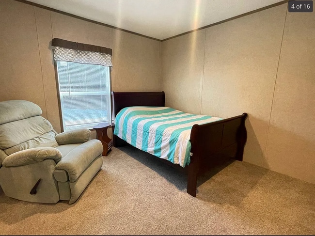 Building Photo - 2 bedroom /2 bathroom