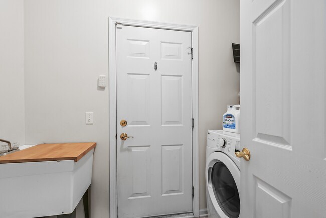 Building Photo - 2311 Hazeltime Dr