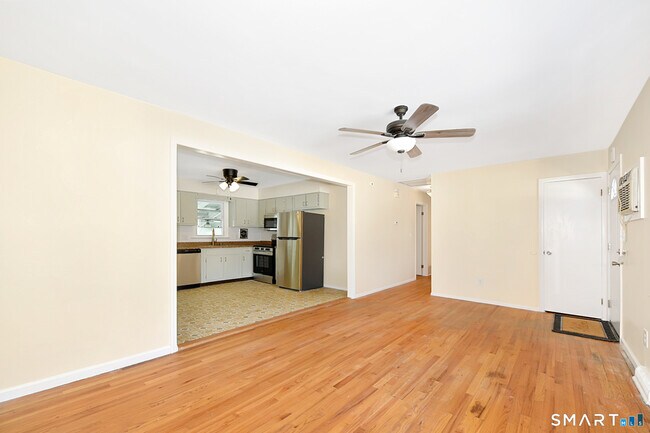 Building Photo - 90 Mary Ellen Dr