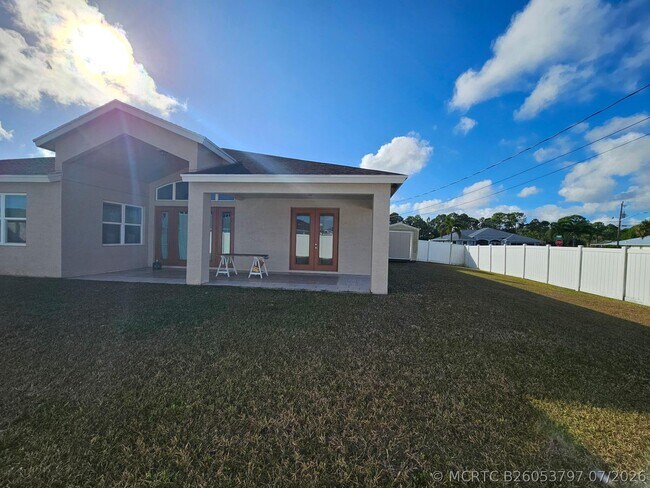 Building Photo - 5768 NW Zenith Dr